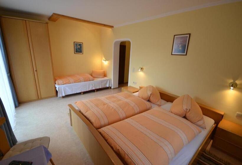 اتاق استاندارد با بالکن, Pension Theresia