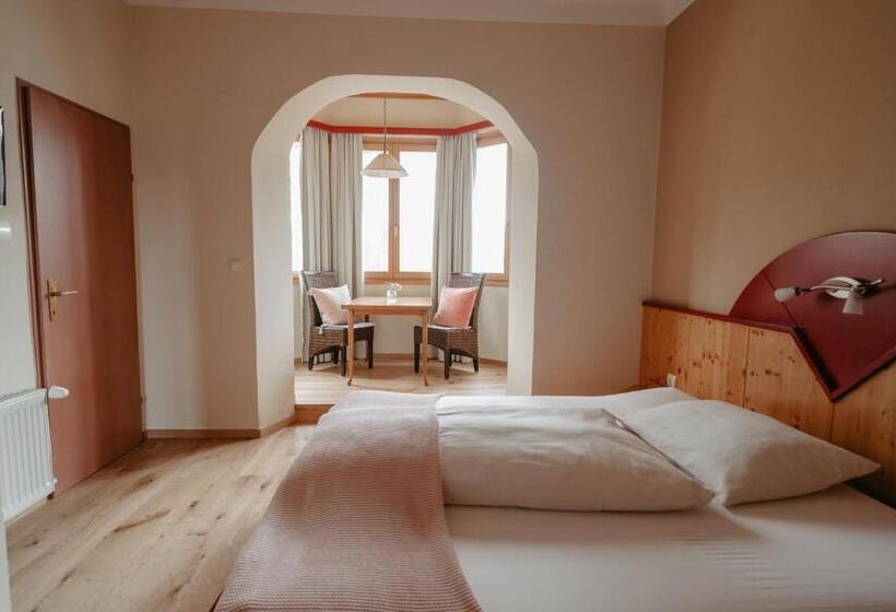 اتاق استاندارد سه نفره, Restaurant Soleo