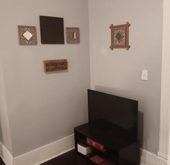 اتاق لوکس, Downtown Abbey @ Dodd