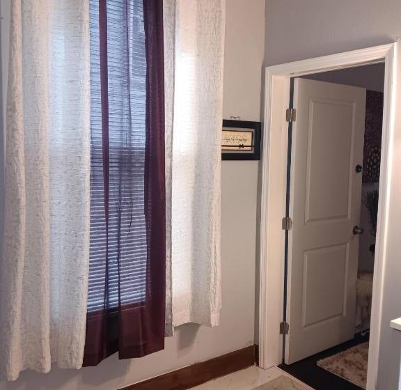 اتاق استاندارد, Downtown Abbey @ Dodd