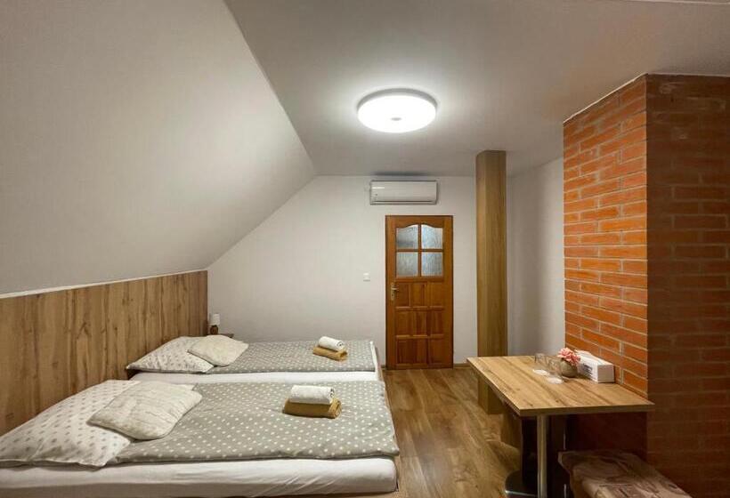 Номер Deluxe, Penzion Dori