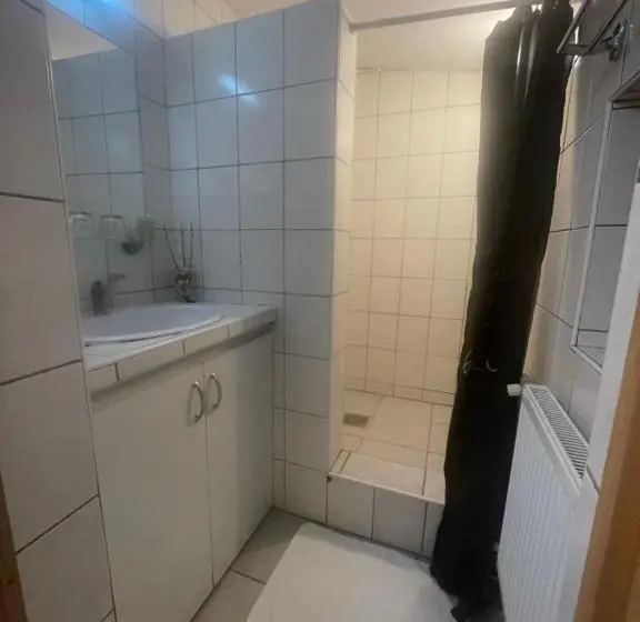 Standard Kolmen Hengen Huone, Penzion Dori