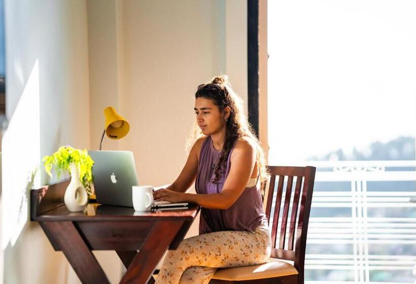 جناح جونيور مزوَّد بشرفة, Alt Life Luxe   Uppper Bhagsu Mcleodganj