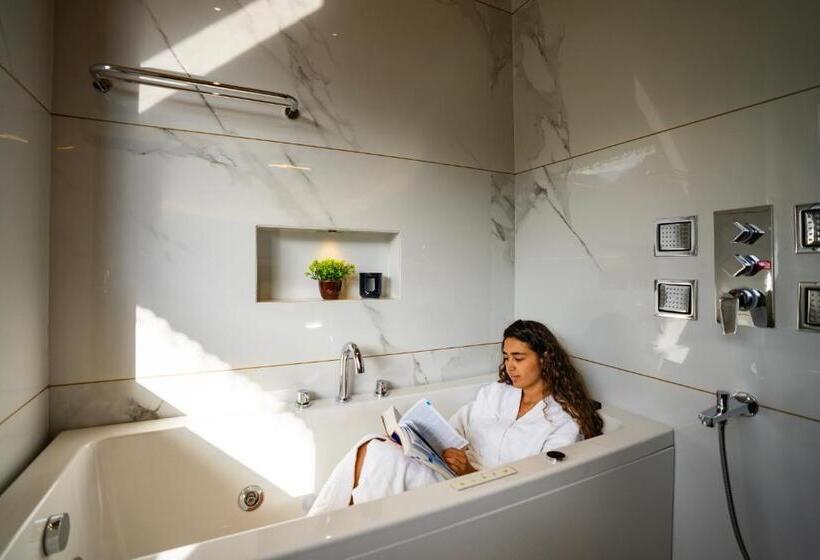 Люкс с гидромассажем, Alt Life Luxe Uppper Bhagsu Mcleodganj