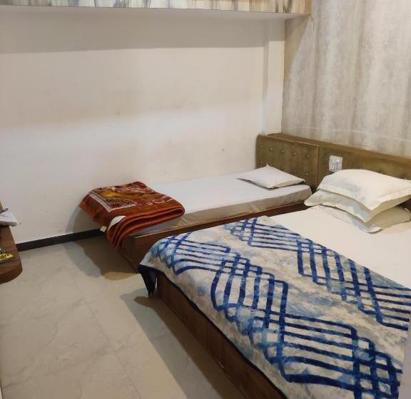 חדר סטנדרט לשלושה, Amritam Inn