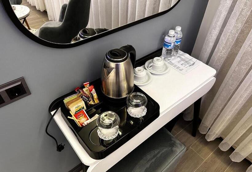 جناح مزود بجاكوزى, Blue Moonrise