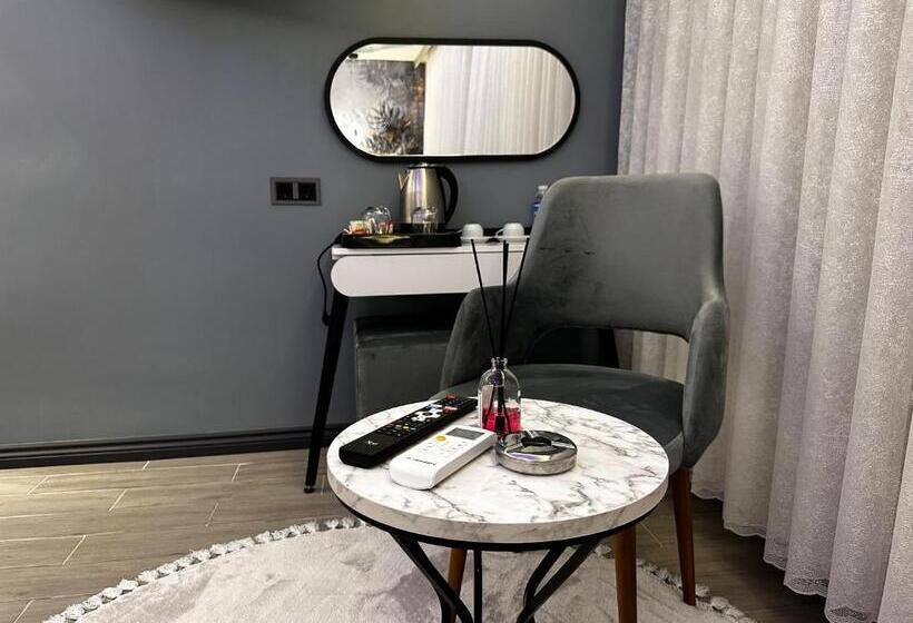 جناح مزود بجاكوزى, Blue Moonrise