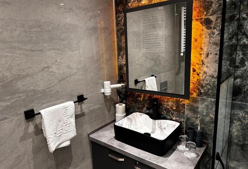 جناح مزود بجاكوزى, Blue Moonrise