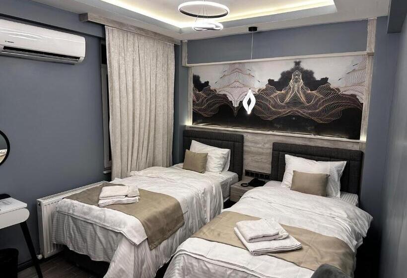 غرفة قياسية, Blue Moonrise