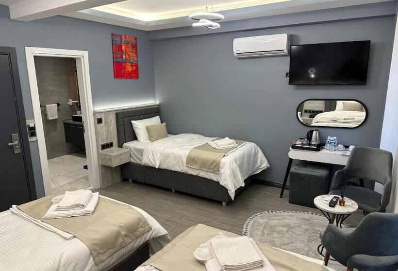 غرفة قياسية ثلاثية, Blue Moonrise