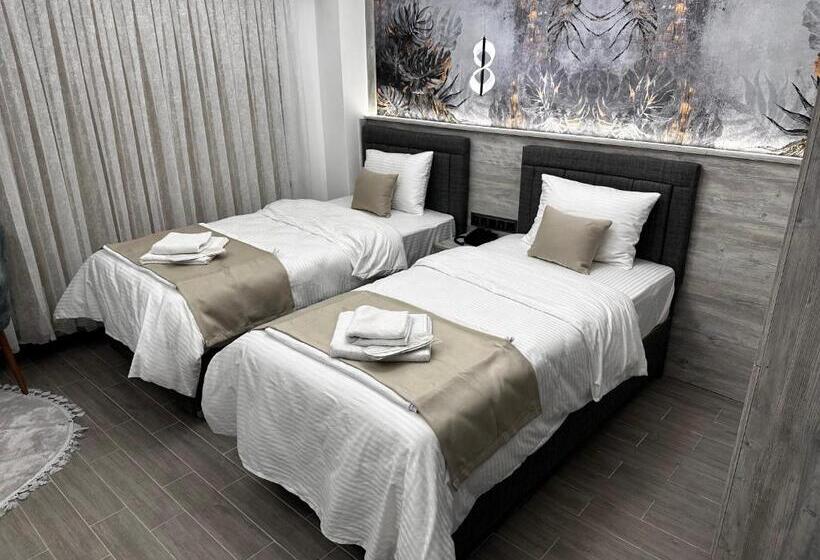 غرفة قياسية ثلاثية, Blue Moonrise