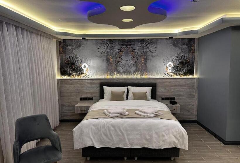 جناح مزود بجاكوزى, Blue Moonrise