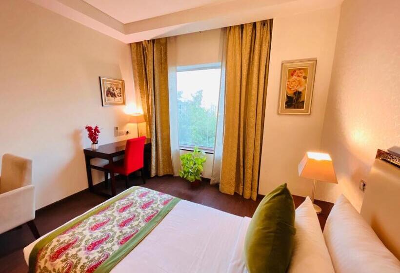 غرفة ديلوكس, Corus Hotel & Banquets   Sector 14, Gurgaon Couple Friendly