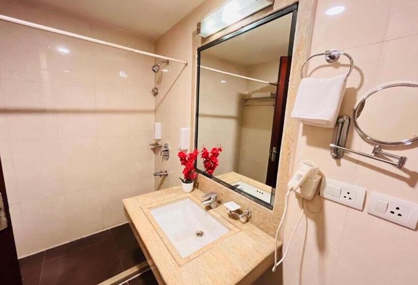 جناح ديلوكس, Corus Hotel & Banquets   Sector 14, Gurgaon Couple Friendly