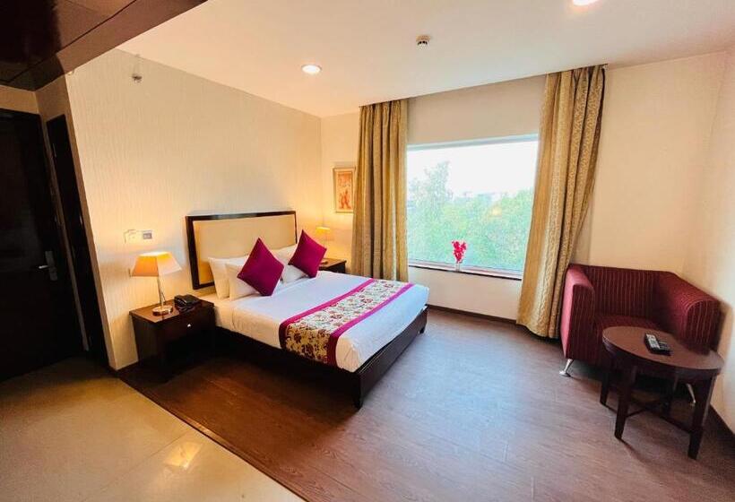 جناح ديلوكس, Corus Hotel & Banquets   Sector 14, Gurgaon Couple Friendly
