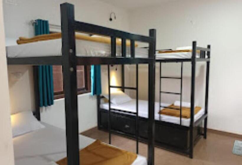 חדר אקונומי, Durvankur Amboli