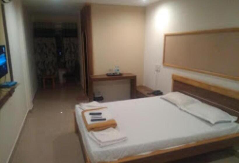 חדר משפחתי, Jaltarang Kalmath