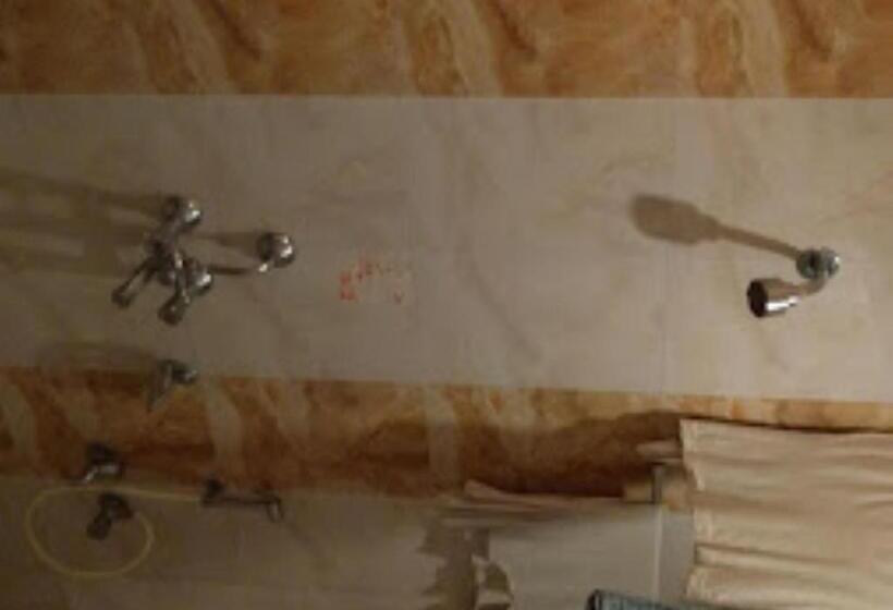 חדר משפחתי דלוקס, Jaltarang Kalmath