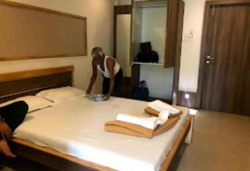 חדר משפחתי דלוקס, Jaltarang Kalmath