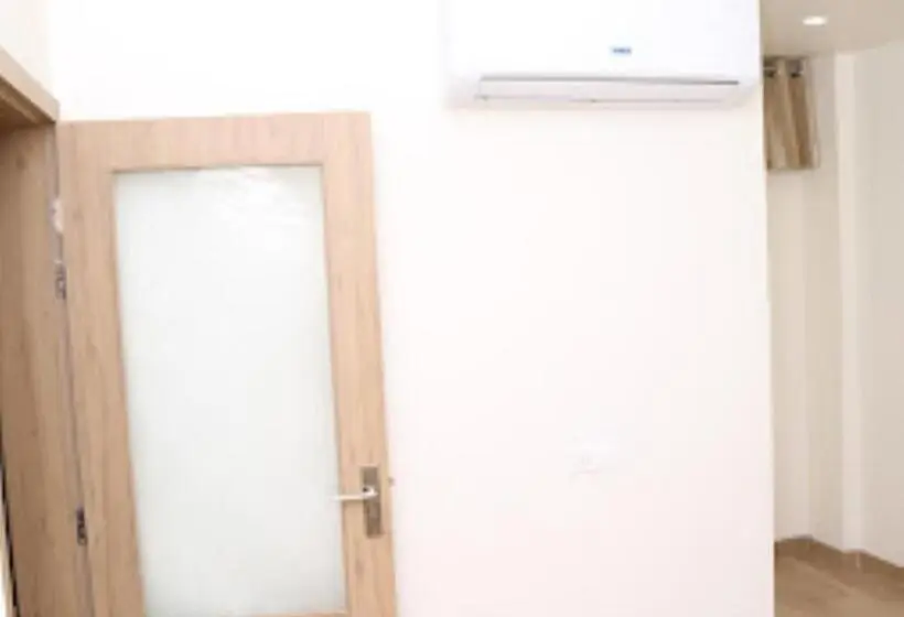デラックスルーム, Lotus Chandrapur