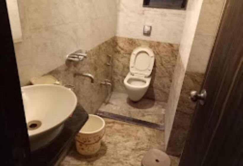 Номер Deluxe, Pratibha Executive 2 Star Osmanabad
