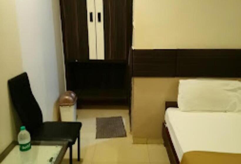 غرفة ديلوكس, Pratibha Executive 2 Star Osmanabad