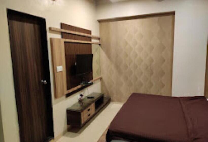 Номер Deluxe, Pratibha Executive 2 Star Osmanabad