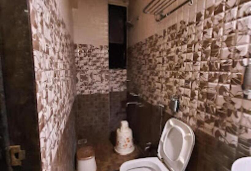 غرفة ديلوكس سرير كينج, Pratibha Executive 2 Star Osmanabad