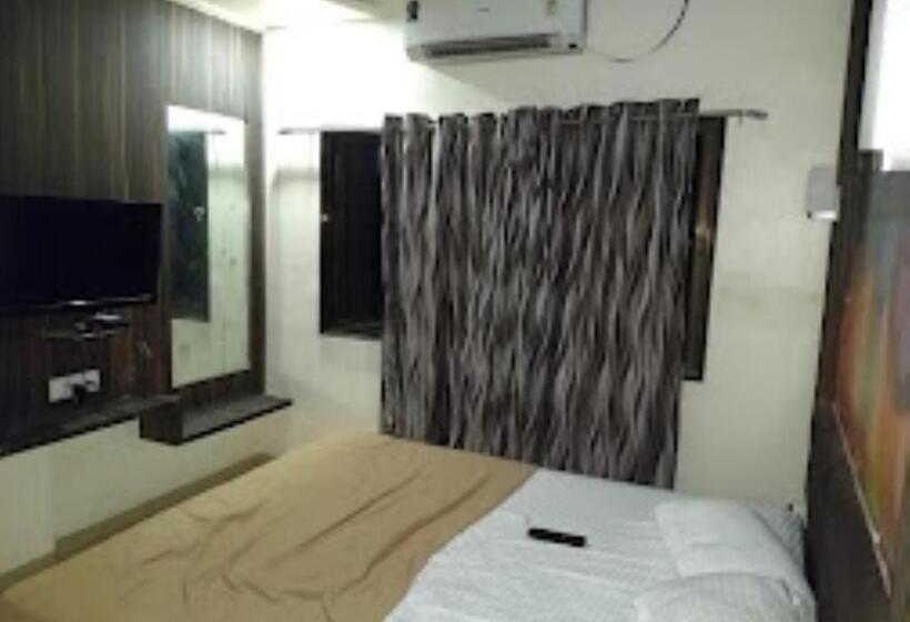 Номер Deluxe Кровать Кинг, Pratibha Executive 2 Star Osmanabad