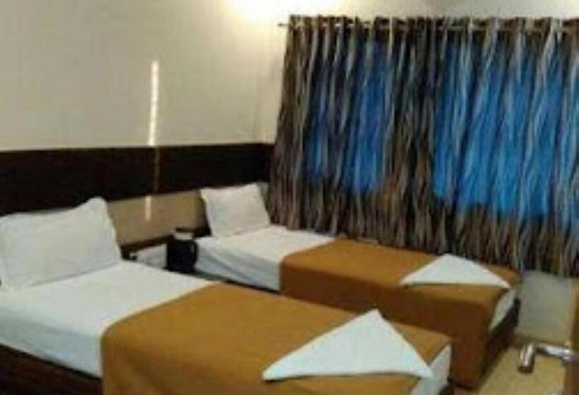 غرفة ديلوكس سرير كينج, Pratibha Executive 2 Star Osmanabad