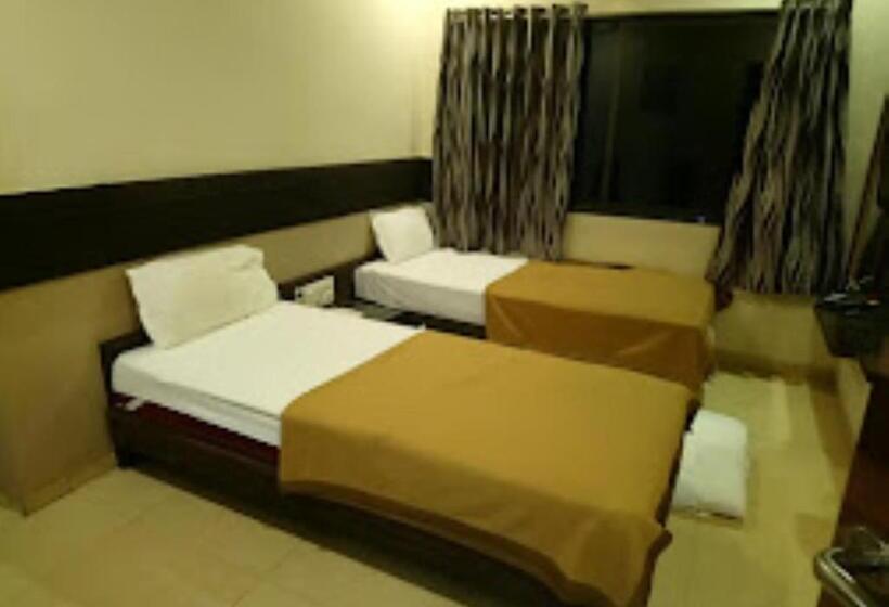 غرفة ديلوكس سرير كينج, Pratibha Executive 2 Star Osmanabad