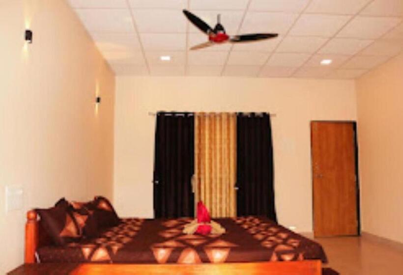 Quarto Estandar, Rehoboth Resort, Malvan