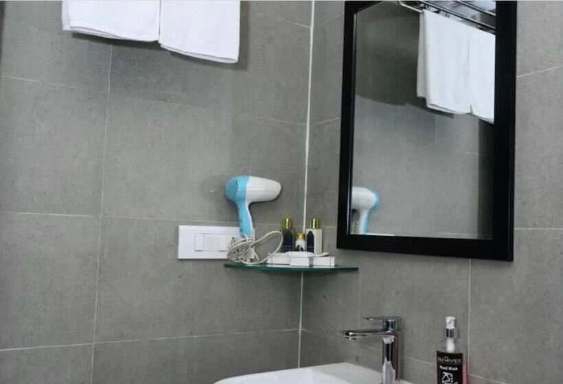 Deluxe Rum, Sm Hives Business