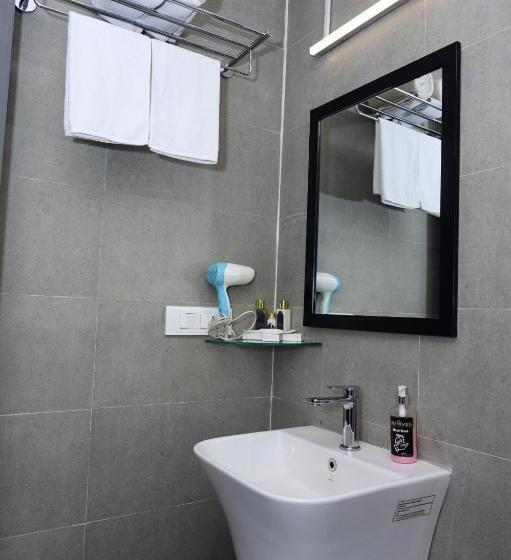 Deluxe Rum, Sm Hives Business