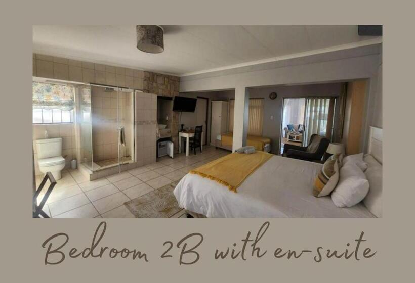 Семейный Номер Вид на Сад, Albatross Nest Guesthouse