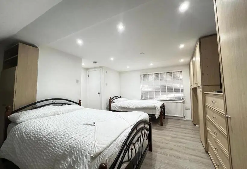 اتاق استاندارد سه نفره, Stayeasy En Suite London