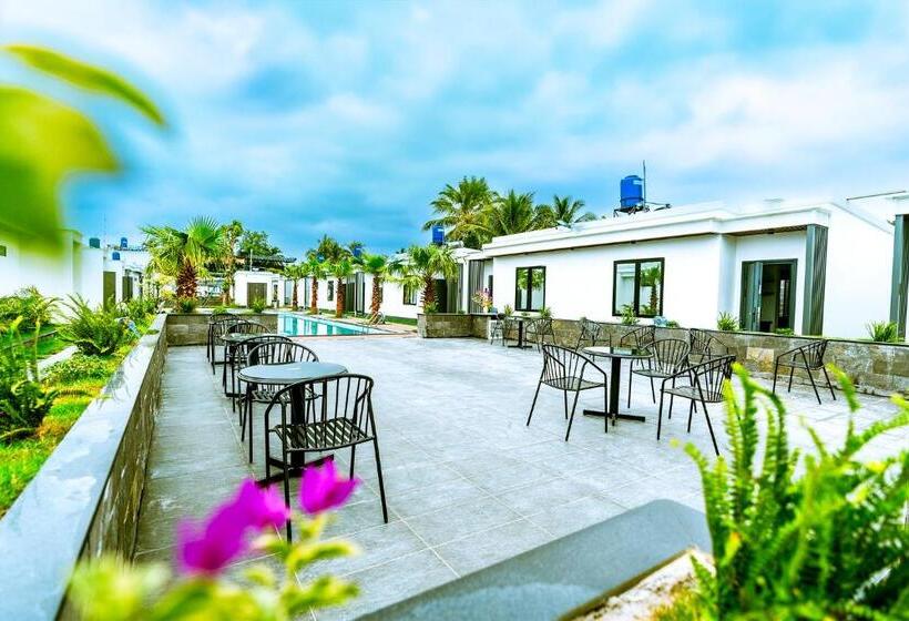 اتاق استاندارد با چشمانداز استخر, Heddin Homestay