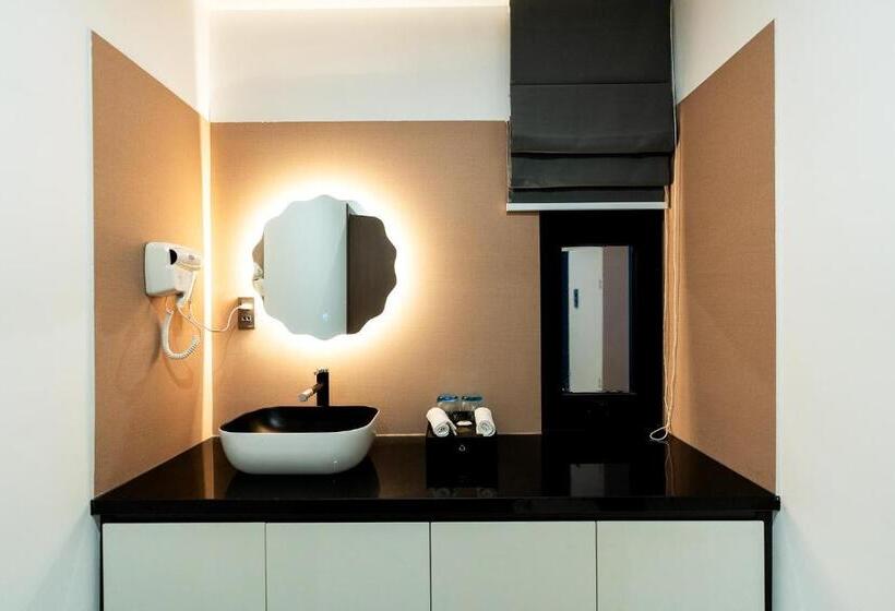 اتاق استاندارد با چشمانداز استخر, Heddin Homestay