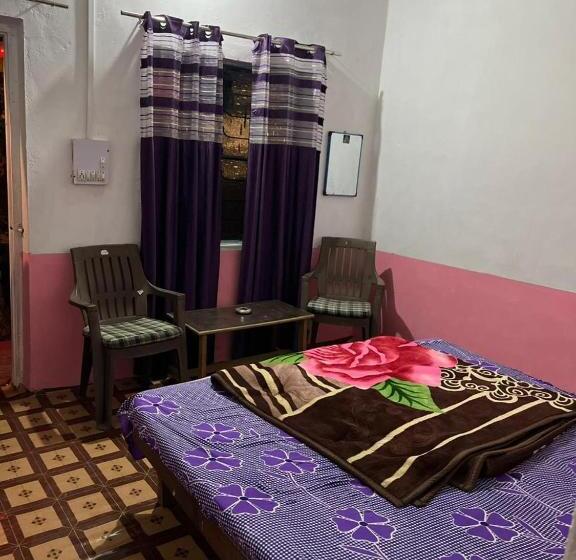 Deluxe Room, Baba Hostel