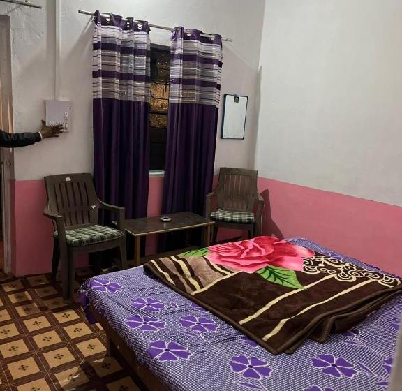 Deluxe Room, Baba Hostel