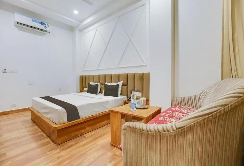 Classic Kolmen Hengen Huone, Collection O Amar Villa