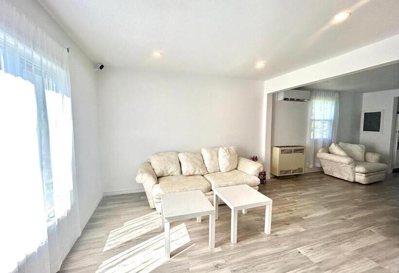 חדר אקונומי, Aubin Paradise Housing