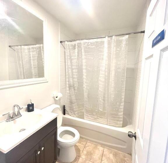 اتاق ساده سه نفره, Aubin Paradise Housing