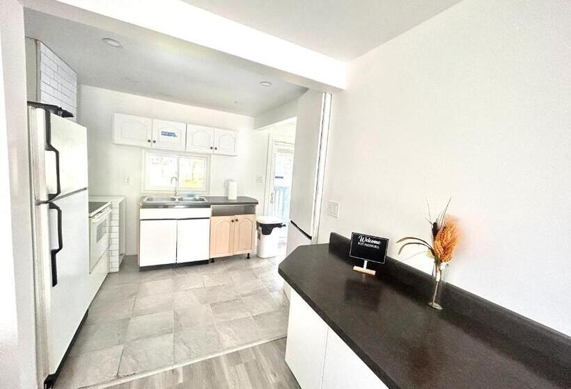 חדר בסיסי לשלושה, Aubin Paradise Housing