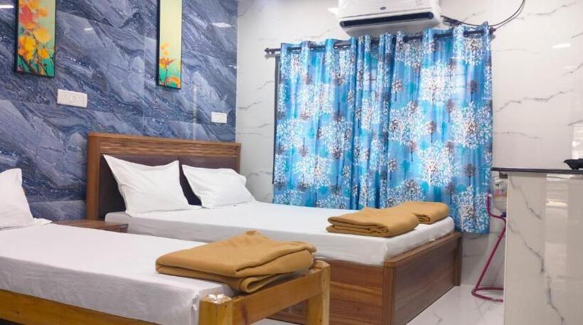 Comfort Kolmen Hengen Huone, Raj Paris