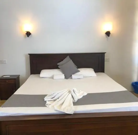 Perhehuone Merinäkymä, Opera Beach Inn