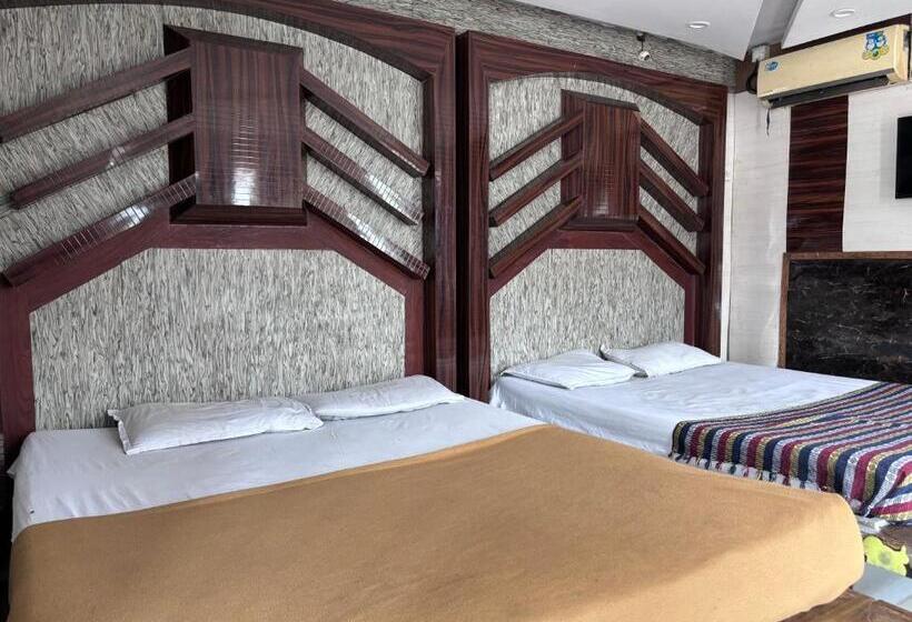 四人豪华间, Staymaker Hotel Raj Empire
