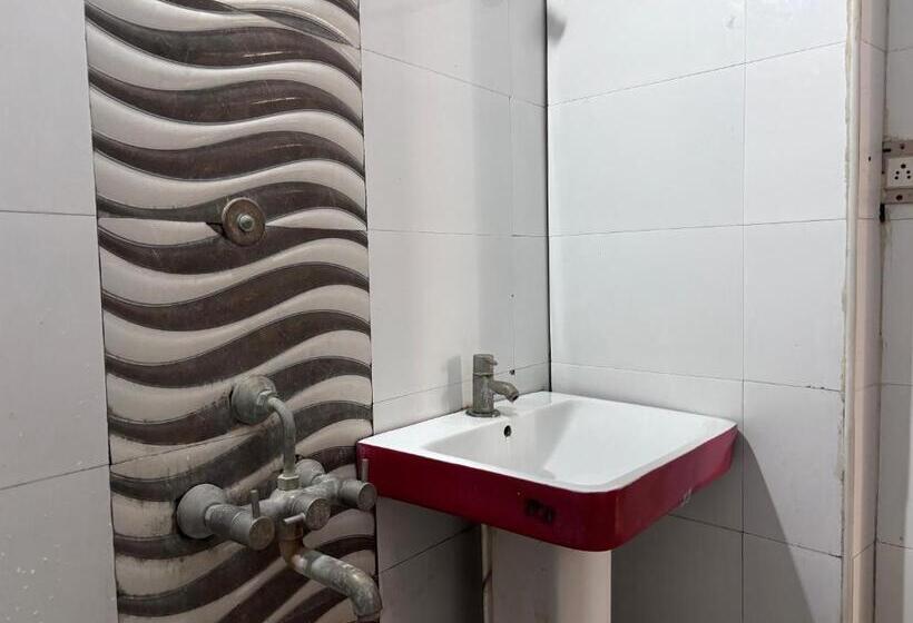 패밀리 룸, Staymaker Hotel Raj Empire