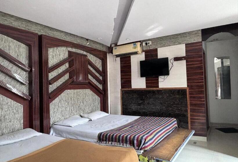 غرفة ديلوكس رباعية, Staymaker Hotel Raj Empire