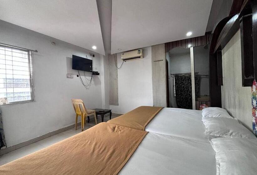 غرفة ديلوكس رباعية, Staymaker Hotel Raj Empire